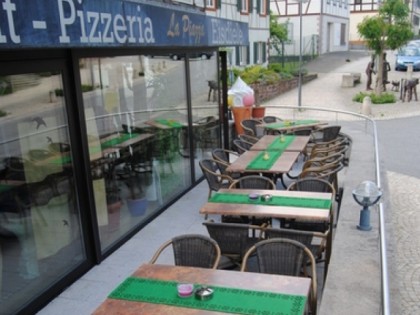 照片: La Piazza